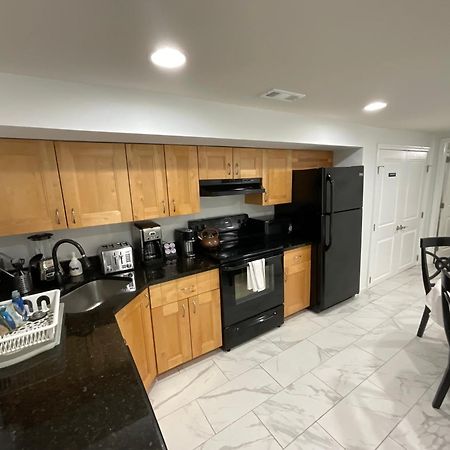 Lovely Remodeled 2Bdrm Basement Home Washington Exterior foto