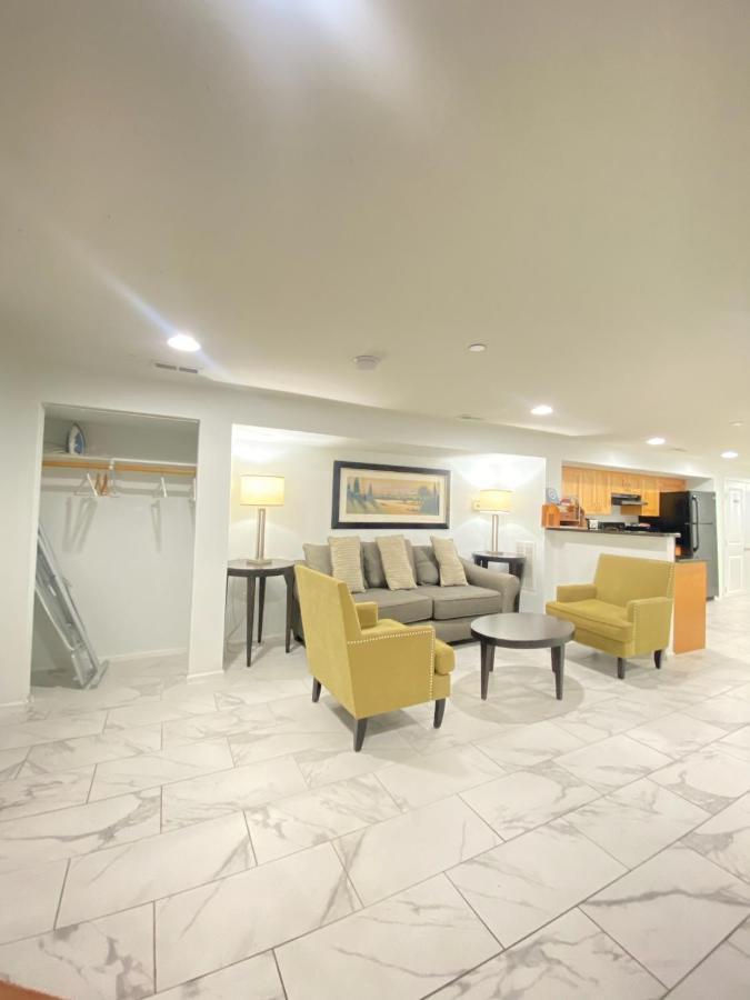 Lovely Remodeled 2Bdrm Basement Home Washington Exterior foto