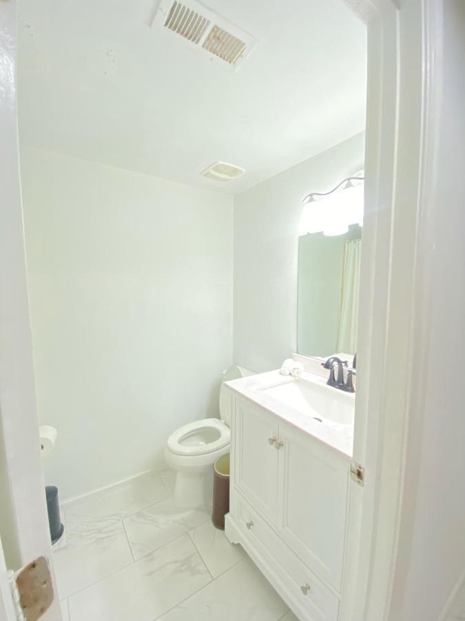 Lovely Remodeled 2Bdrm Basement Home Washington Exterior foto