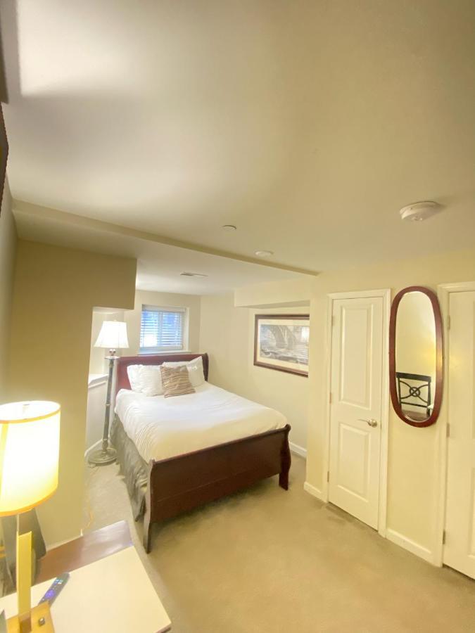 Lovely Remodeled 2Bdrm Basement Home Washington Exterior foto