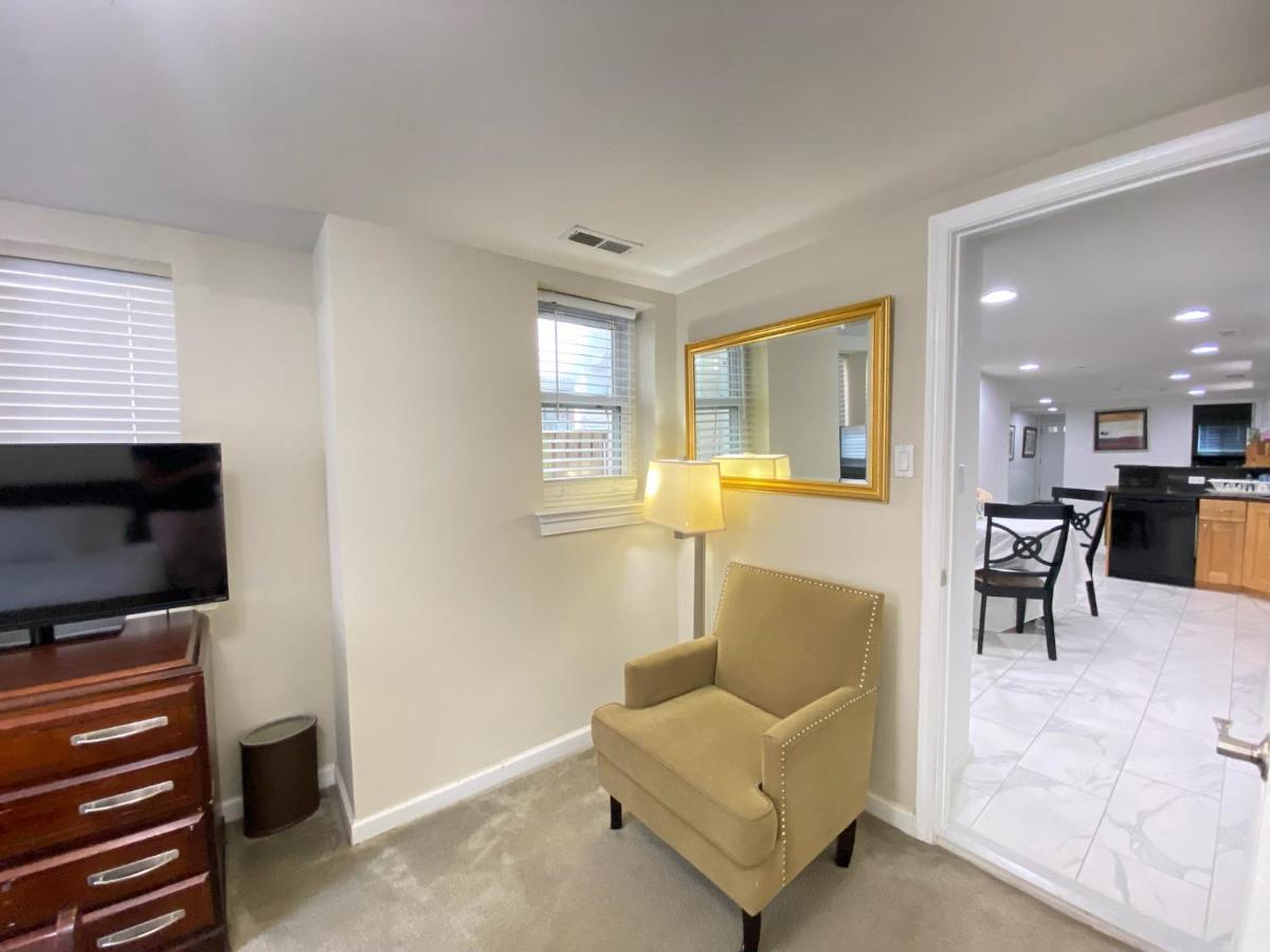 Lovely Remodeled 2Bdrm Basement Home Washington Exterior foto