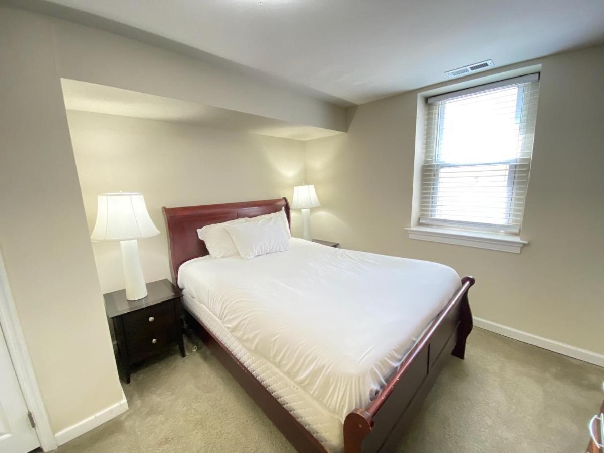 Lovely Remodeled 2Bdrm Basement Home Washington Exterior foto