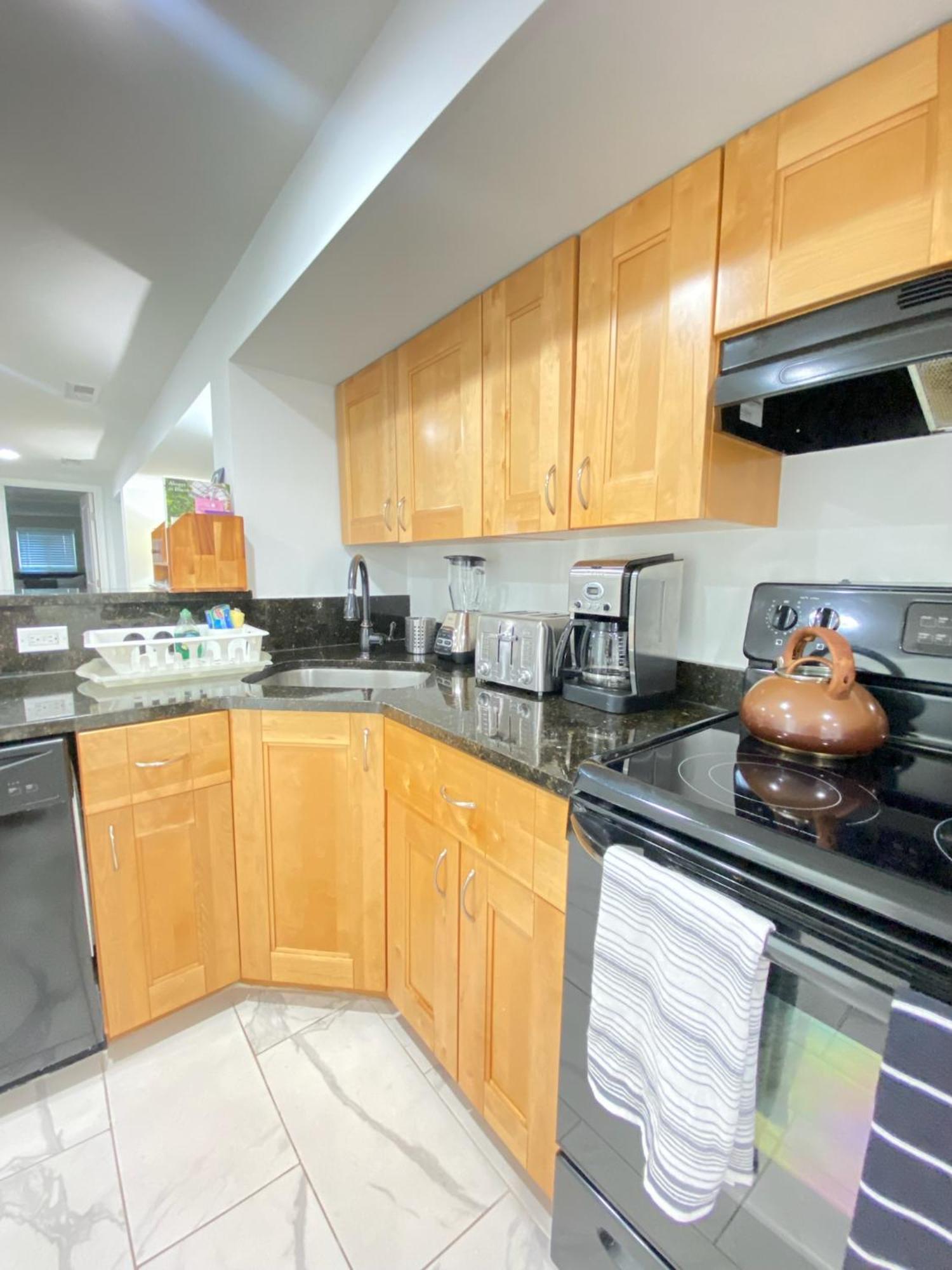 Lovely Remodeled 2Bdrm Basement Home Washington Exterior foto